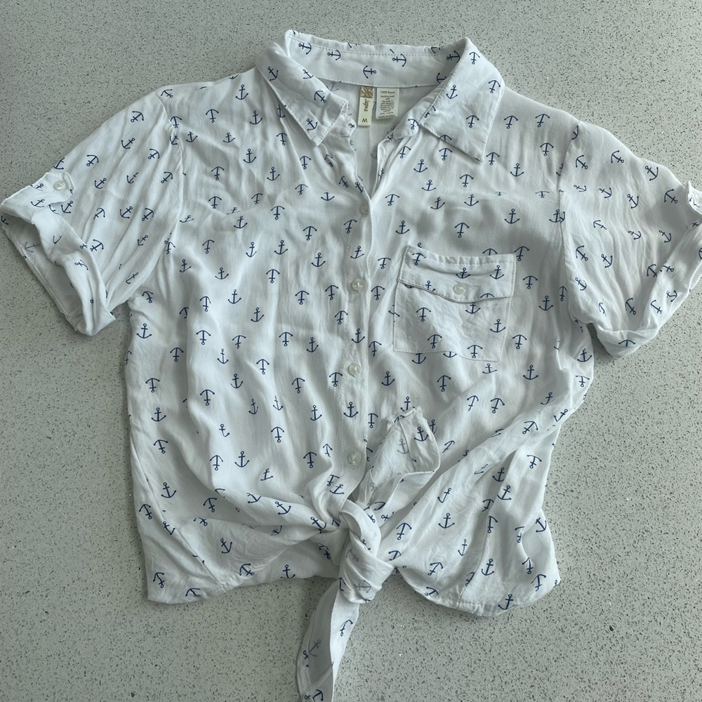 Button down shirt with tie